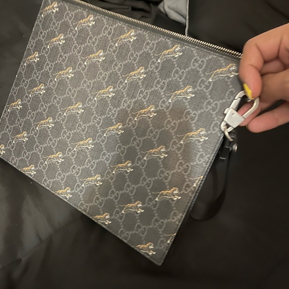 Brand new Gucci clutch with inside card slots and comes with attached holder - Picture 2 of 6